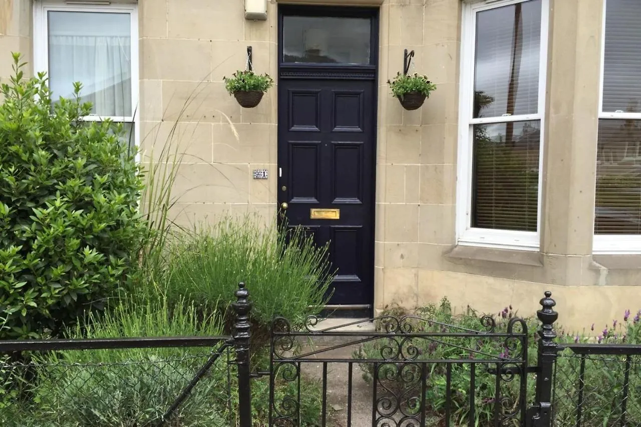 Central And Spacious 2 Bedroom Flat With Garden Edimburgo