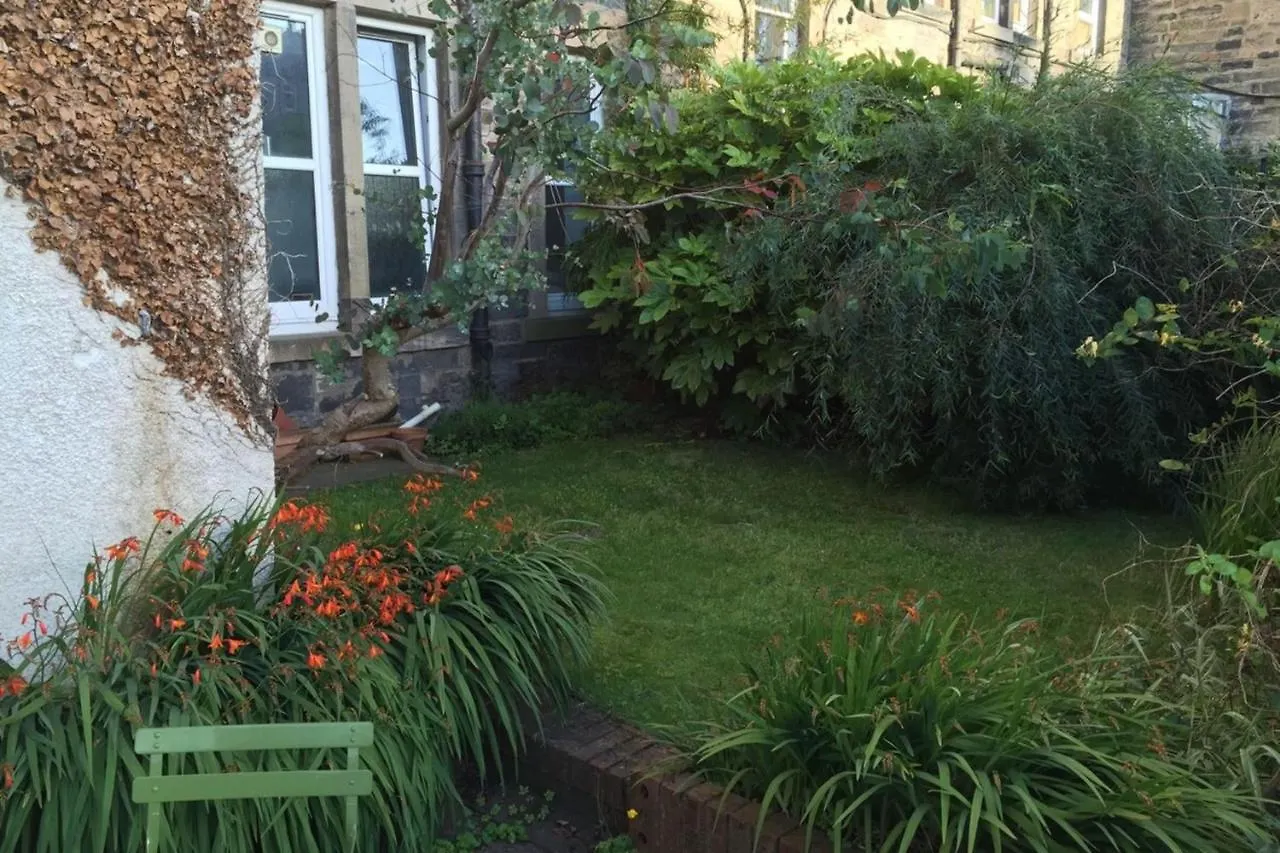 Appartamento Central And Spacious 2 Bedroom Flat With Garden Edimburgo