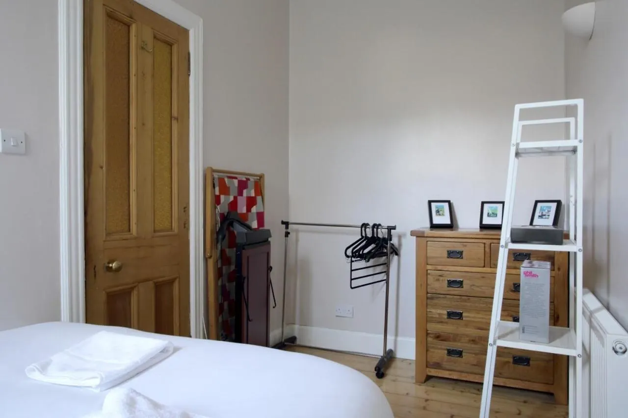 Central And Spacious 2 Bedroom Flat With Garden 爱丁堡 0*,