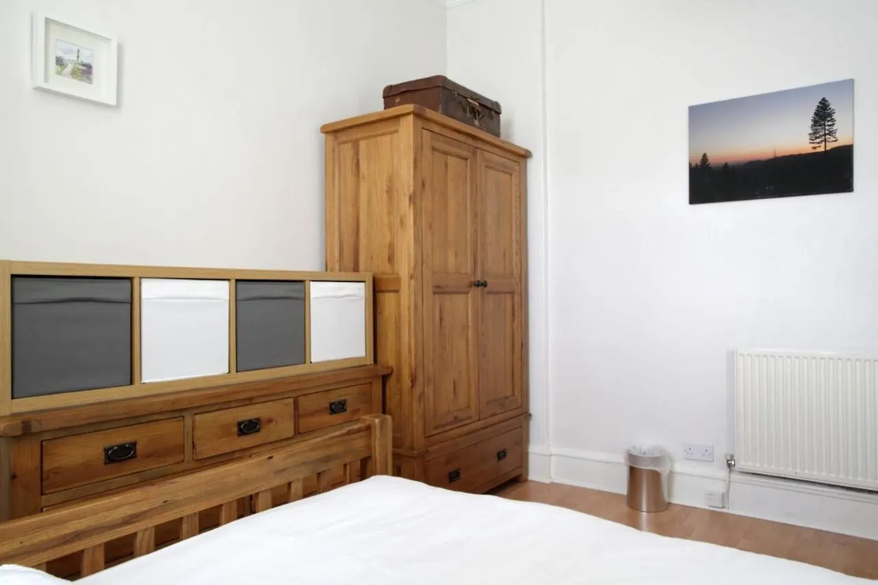Central And Spacious 2 Bedroom Flat With Garden Эдинбург Великобритания